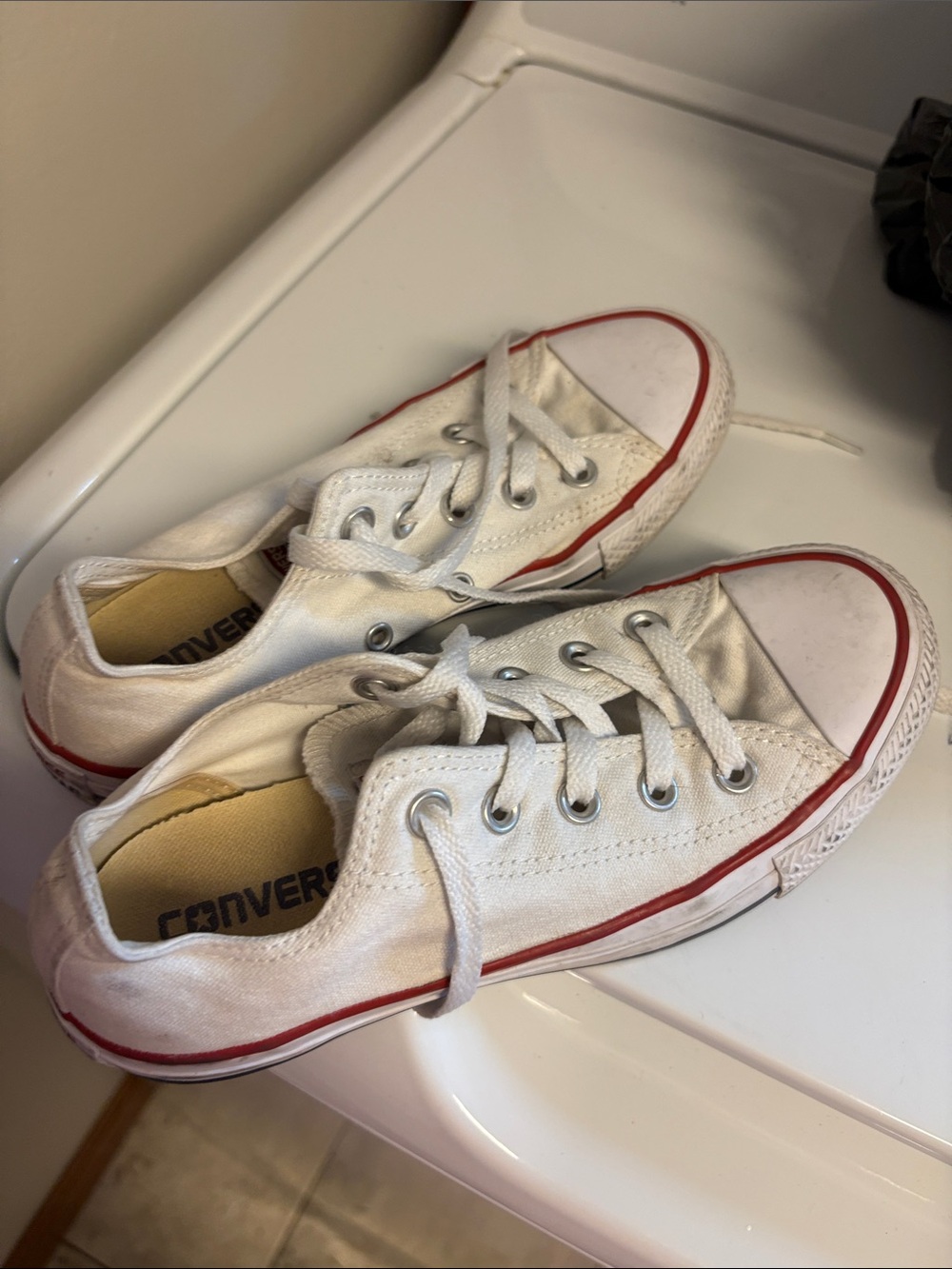 Converses - Picture 5 of 9